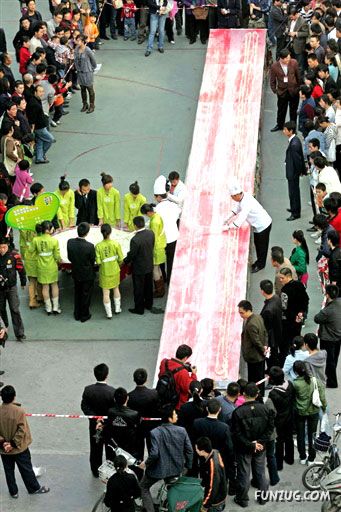 World's Longest Noodles Made in China