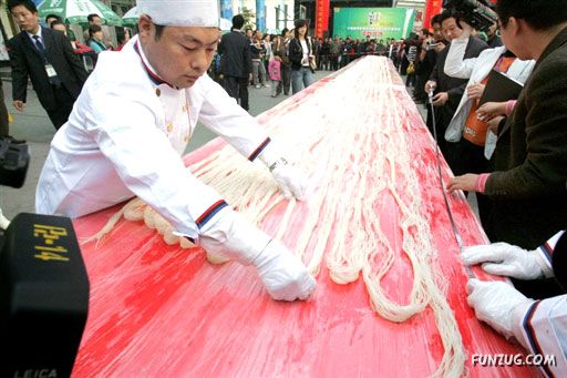 World's Longest Noodles Made in China