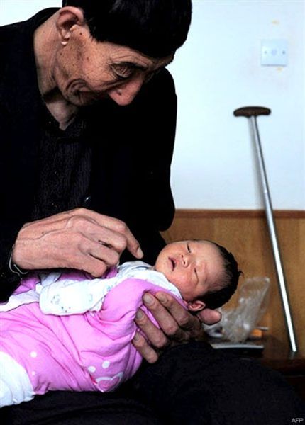 World's Tallest Man Becomes a Father