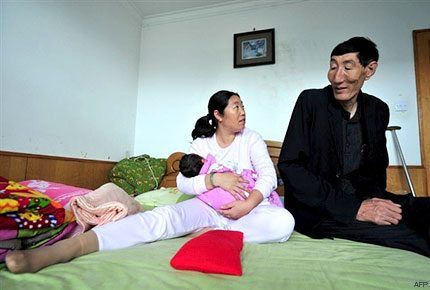 World's Tallest Man Becomes a Father