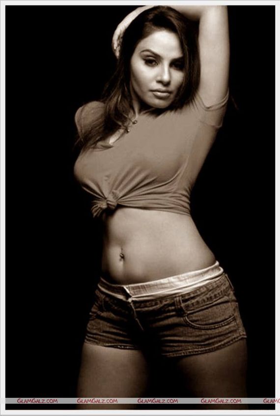 Needhi Gill Spicy Photoshoot