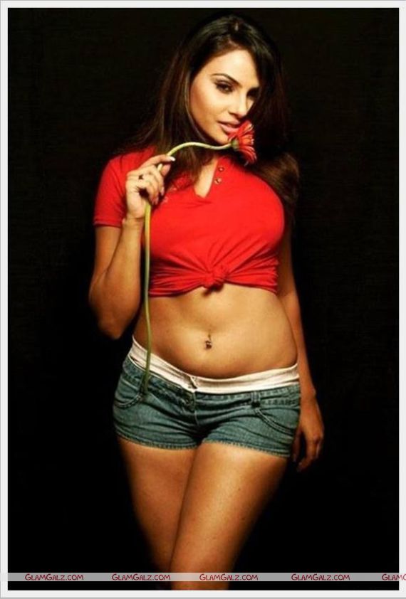 Needhi Gill Spicy Photoshoot